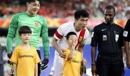 足球资讯海外爆料最新,足球巨星转会内幕，海外爆料揭示转会风云